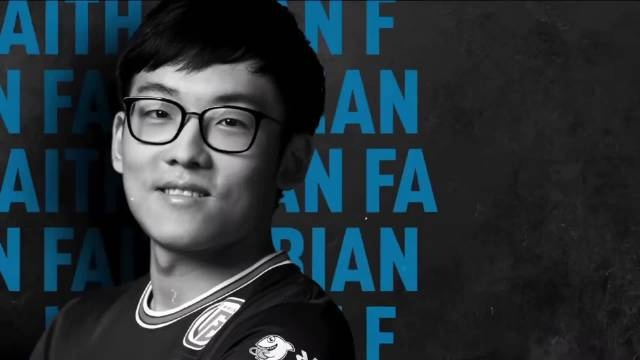 莱万的经历 莱万的经历