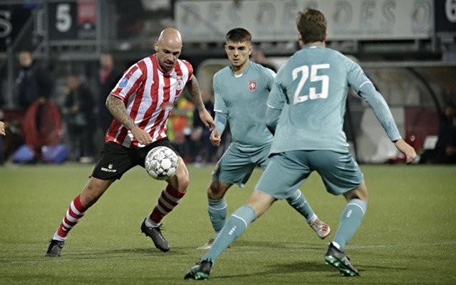 它指向两点 它指向两点